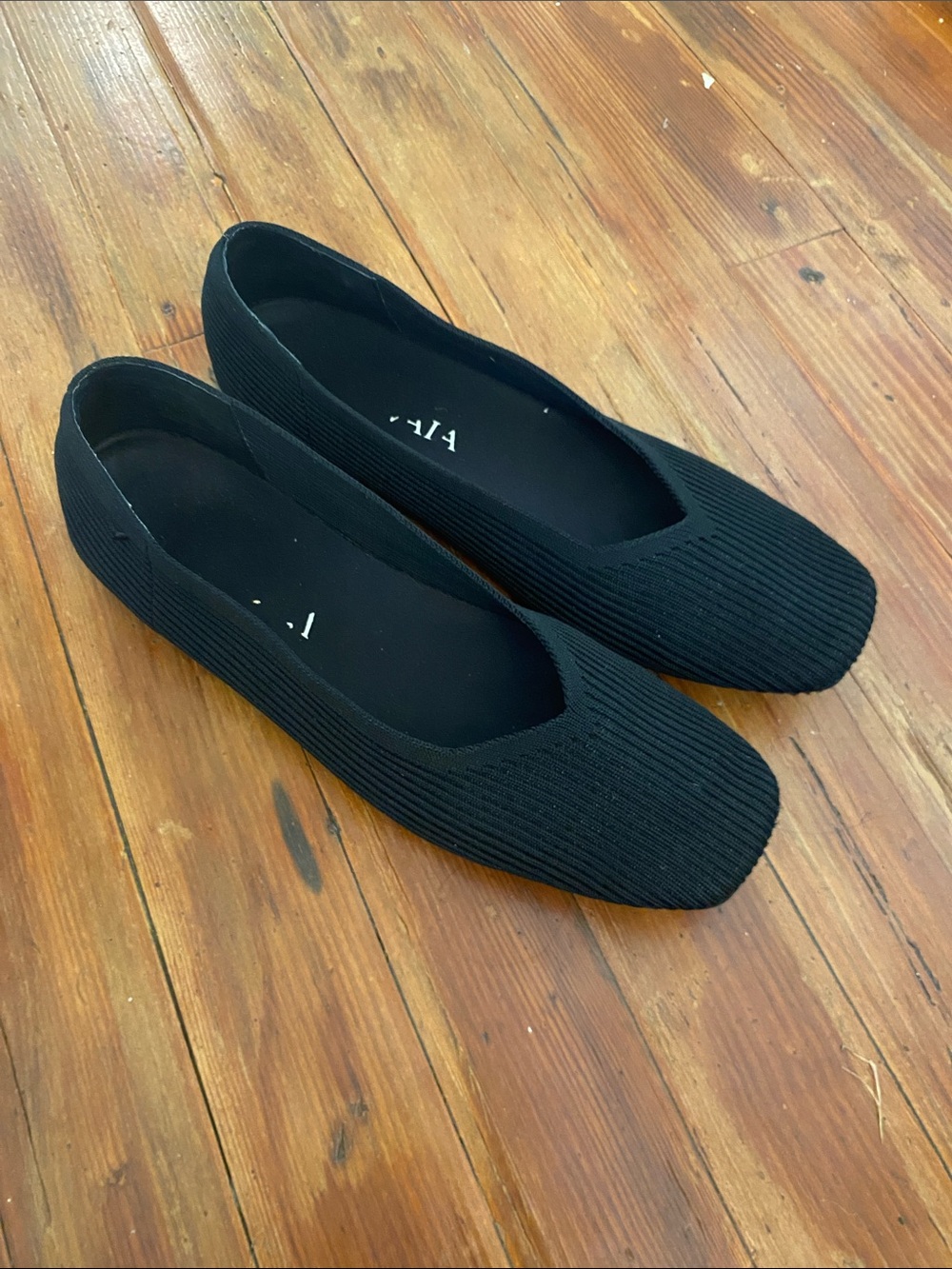 Vivaia Women’s Square Toe V Cut Black Flats Size 38 Size 7.5-8